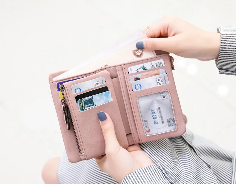 miyin ピンク 2つ折り財布 レディース 可愛い スエード 柔らかい 合成皮革 無地 持ち手付き ファスナー小銭入れ カード 大容量 詳細画像1